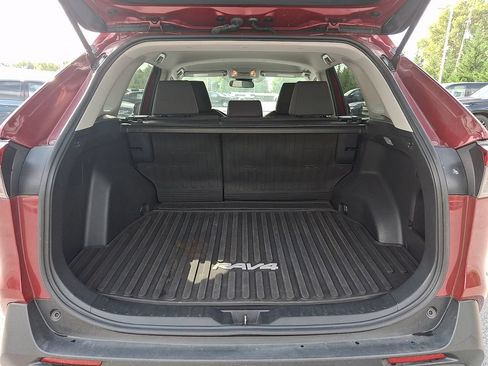 Used 2021 Toyota RAV4 XLE AWD/4WD image 27