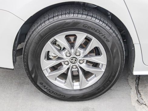 Certified 2023 Toyota Sienna XLE image 12