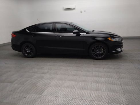 Used 2018 Ford Fusion SE w/ Equipment Group 201A FWD image 11