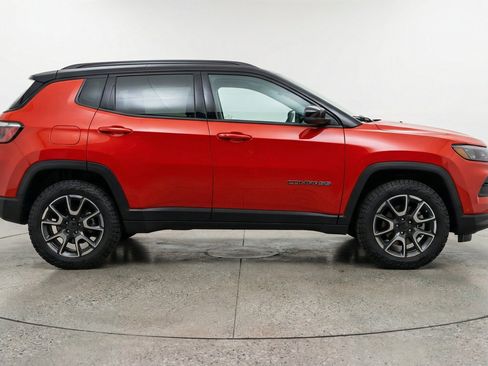 Used 2025 Jeep Compass Trailhawk AWD/4WD image 11