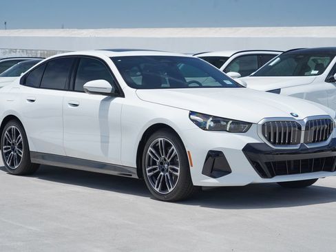 New 2026 BMW 530i w/ M Sport Package RWD image 3
