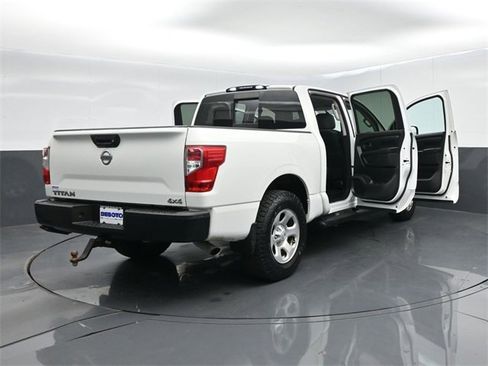 Used 2018 Nissan Titan S image 65