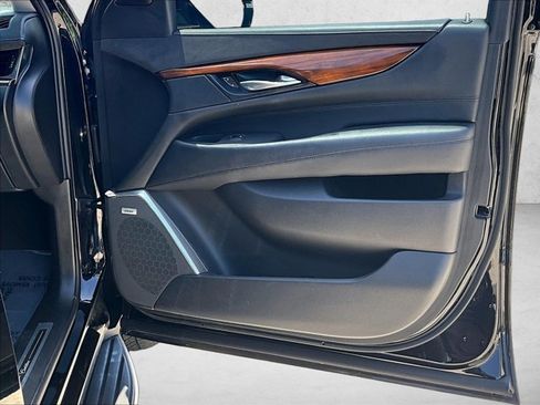Used 2017 Cadillac Escalade ESV Luxury RWD image 19