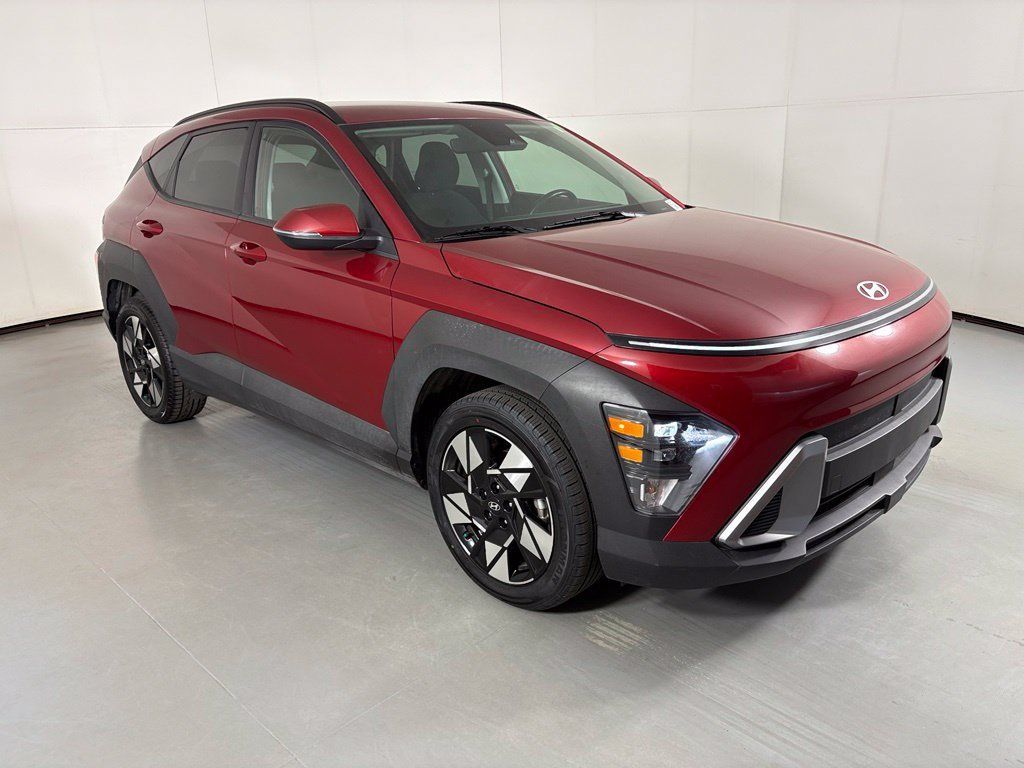 Used 2025 Hyundai Kona SEL FWD image 2