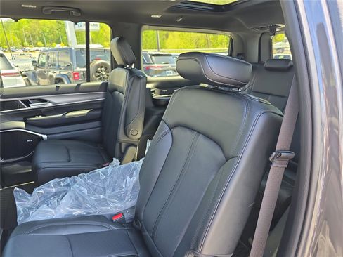 New 2026 Jeep Grand Wagoneer Limited AWD/4WD image 15