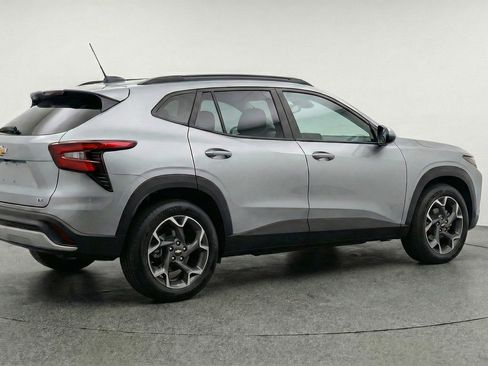 Used 2025 Chevrolet Trax LT image 9