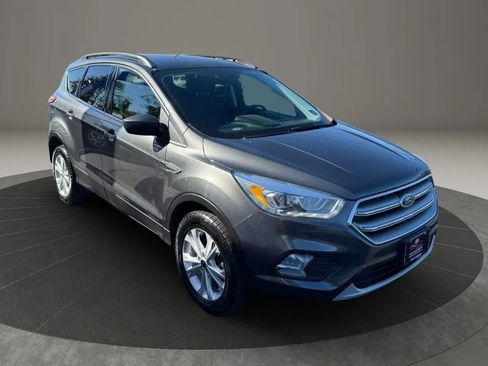 Used 2017 Ford Escape SE w/ Equipment Group 201A image 5