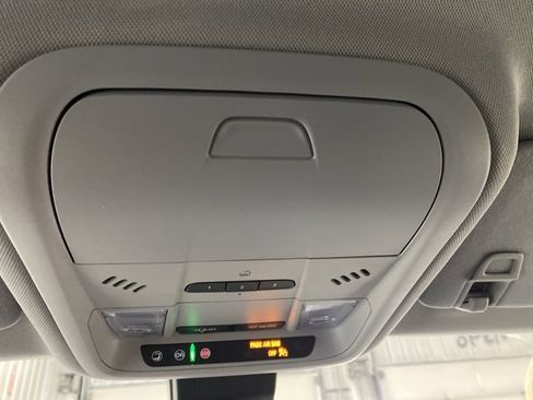 Used 2020 Chevrolet Equinox Premier image 42