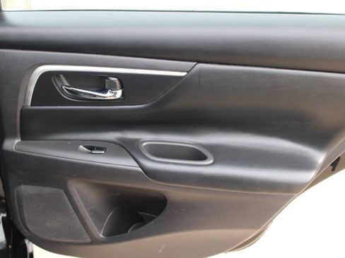 Used 2017 Nissan Altima 2.5 SV FWD image 9