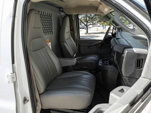 Used 2020 Chevrolet Express 2500 image 34