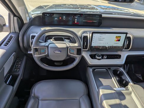 Certified 2025 Ford Expedition Active image 29