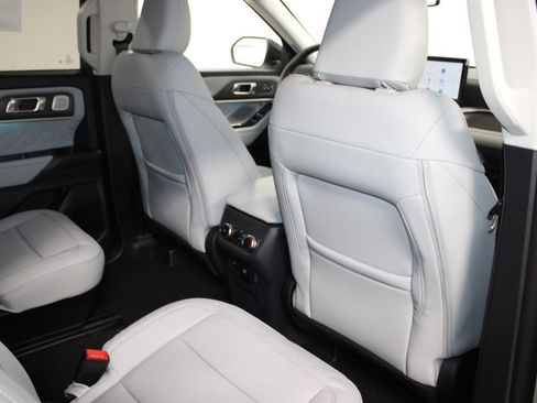 New 2026 Ford Explorer Platinum w/ LUX Leather Package AWD/4WD image 32