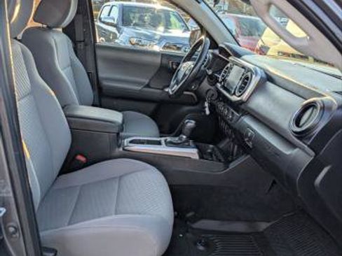 Certified 2022 Toyota Tacoma SR5 w/ SR5 Appearance Package (SM) AWD/4WD image 18