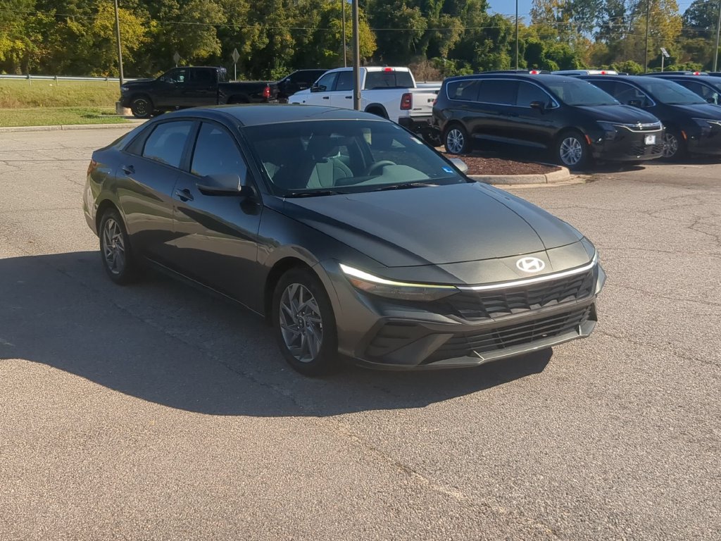 Used 2024 Hyundai Elantra SEL FWD image 7