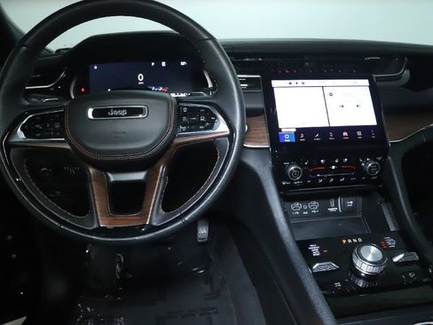 Used 2025 Jeep Grand Cherokee L Summit w/ Advanced Protech Group IV AWD/4WD image 33