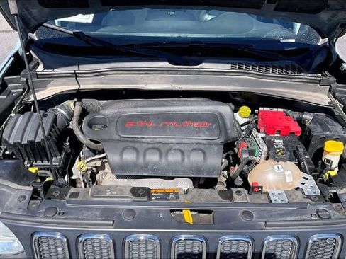 Used 2018 Jeep Renegade Latitude w/ Trailer Tow Group AWD/4WD image 9