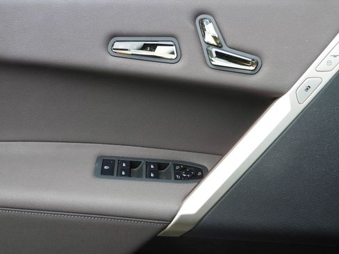 Used 2023 BMW iX xDrive50 w/ Premium Package image 15