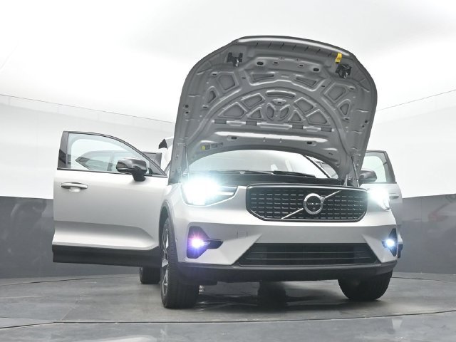 Used 2024 Volvo XC40 B5 Plus AWD/4WD image 48