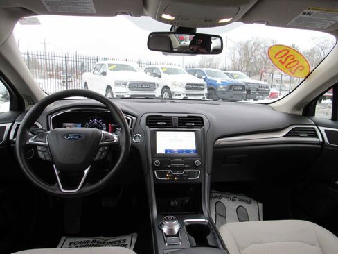 Used 2020 Ford Fusion SE w/ Equipment Group 151A image 11