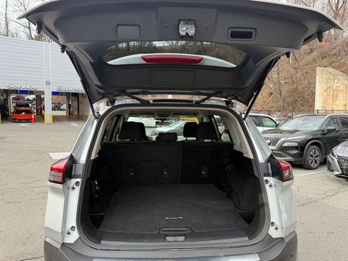 Used 2023 Nissan Rogue SV image 32