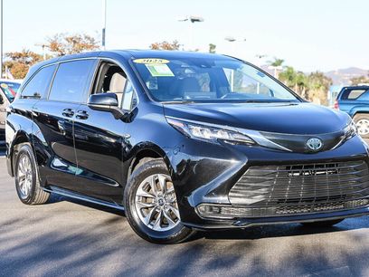 Used 2025 Toyota Sienna LE