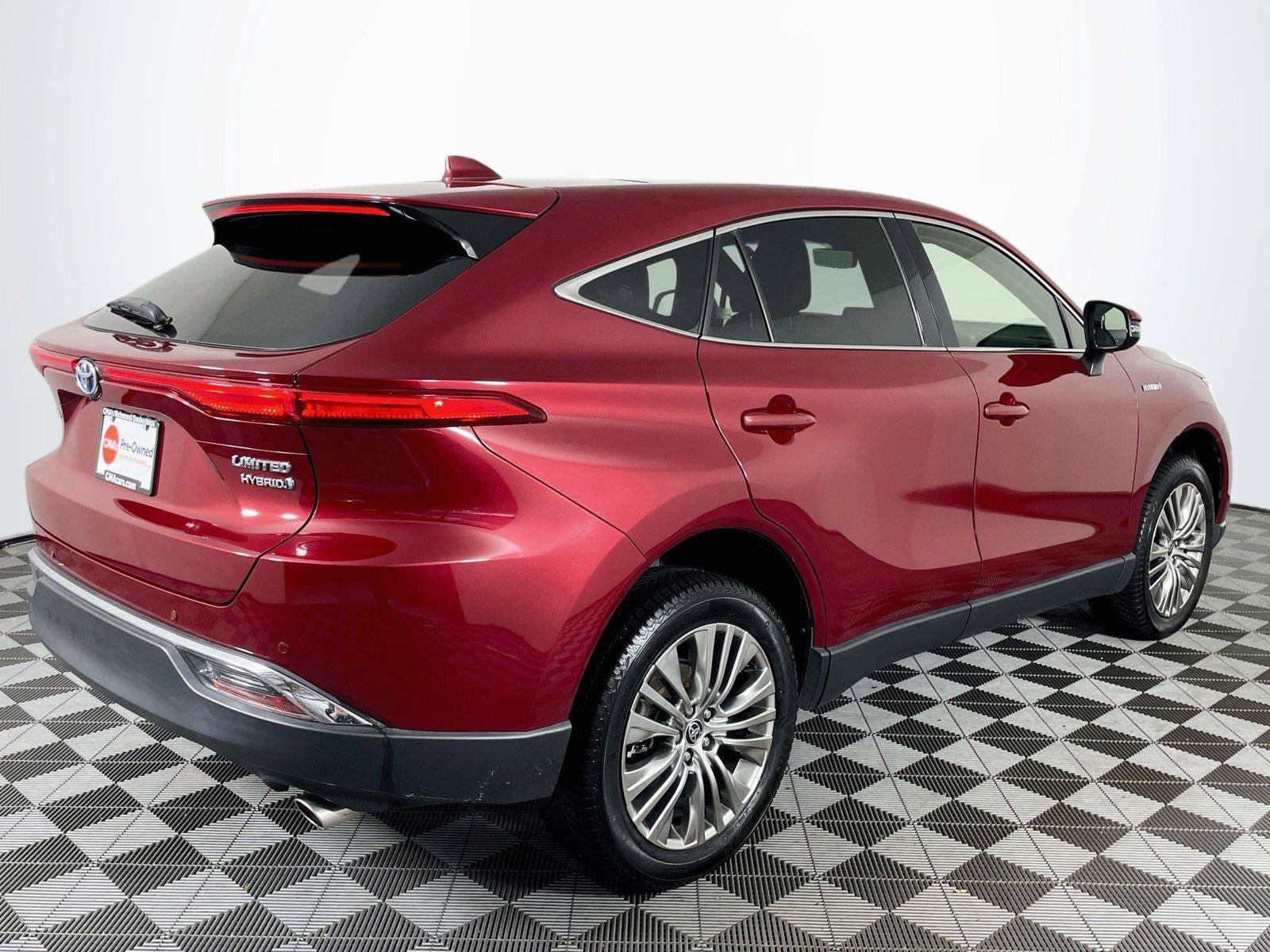Used 2021 Toyota Venza Limited w/ Carpet Mat Package (TMS) AWD/4WD image 9