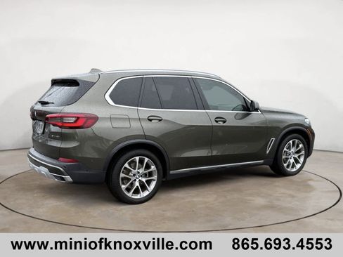 Used 2022 BMW X5 sDrive40i w/ Luxury Seating Package image 3