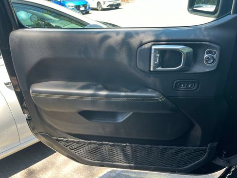 Used 2025 Jeep Wrangler Unlimited Sahara AWD/4WD image 18