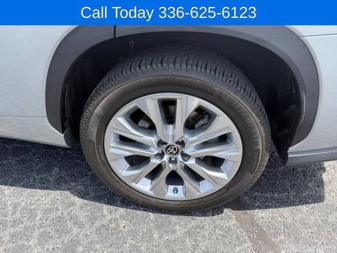 Used 2021 Toyota Highlander Limited FWD image 10