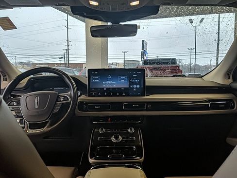 Used 2021 Lincoln Nautilus Reserve w/ Equipment Group 201A image 13