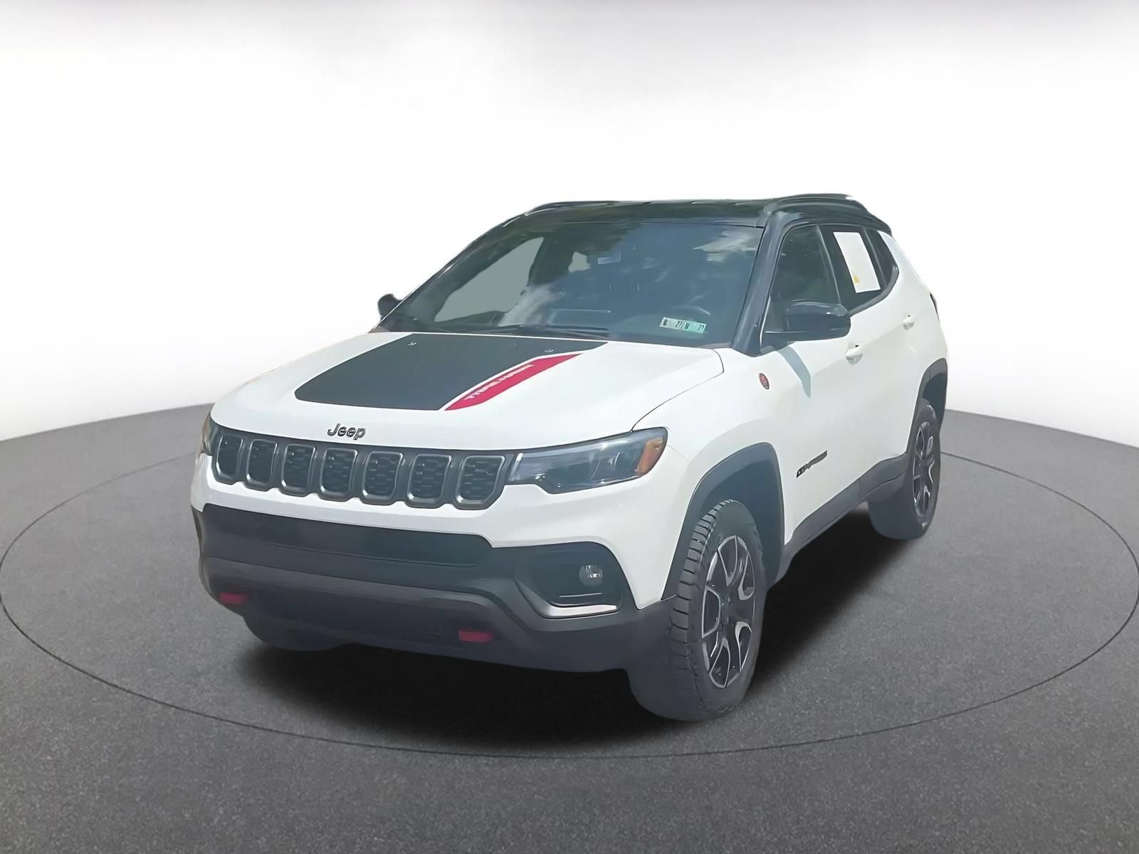Used 2025 Jeep Compass Trailhawk AWD/4WD image 6