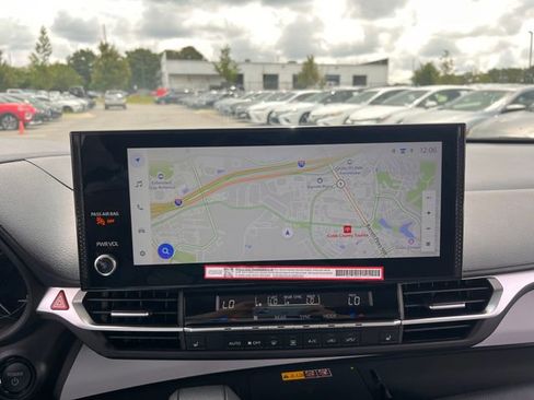 Used 2025 Toyota Sienna XLE FWD image 24