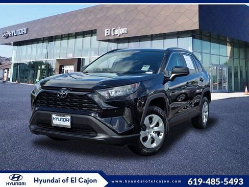 Used 2021 Toyota RAV4 LE image 1