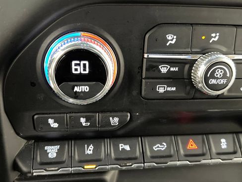 Used 2022 GMC Sierra 2500 AT4 w/ AT4 Preferred Package AWD/4WD image 57