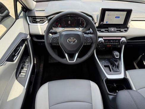 Used 2025 Toyota RAV4 XLE Premium image 28