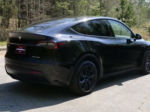 Used 2025 Tesla Model Y Long Range image 21