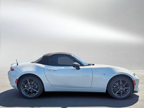 Used 2016 MAZDA MX-5 Miata Club RWD image 6