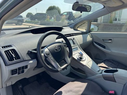 Used 2013 Toyota Prius Two FWD image 9