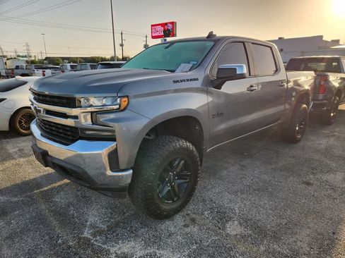Used 2019 Chevrolet Silverado 1500 LT w/ Texas Edition RWD image 2