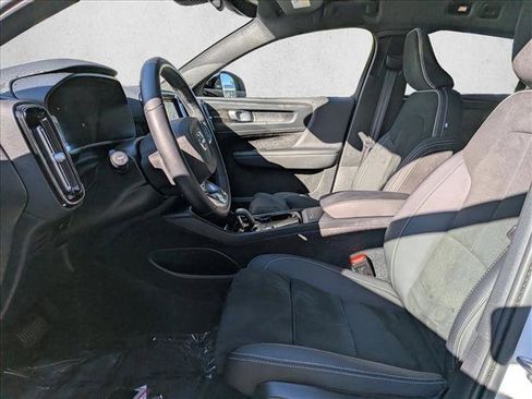 Certified 2023 Volvo C40 P8 Recharge Ultimate image 17