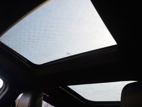 Used 2018 Ford Explorer XLT w/ Equipment Group 202A image 21