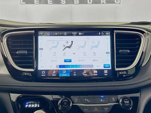 New 2026 Chrysler Pacifica Limited FWD image 16