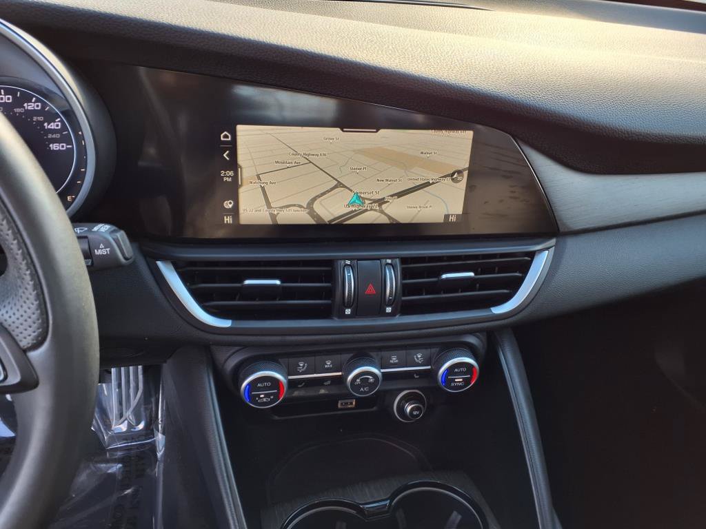 Used 2023 Alfa Romeo Giulia Ti AWD/4WD image 9
