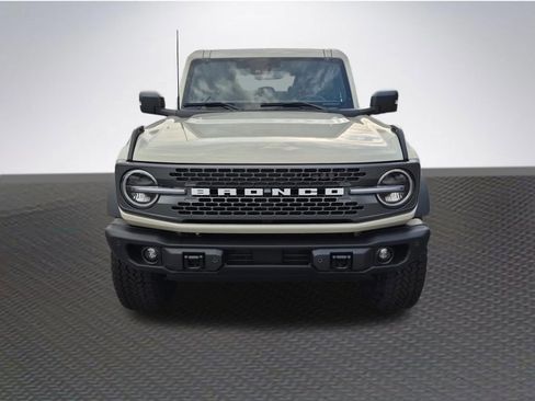 New 2025 Ford Bronco Badlands image 3