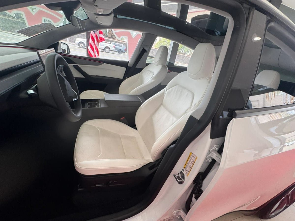 Used 2026 Tesla Model Y 2WD image 11