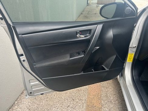 Used 2019 Toyota Corolla LE FWD image 9