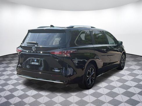 Used 2025 Toyota Sienna Platinum AWD/4WD image 9
