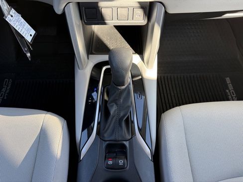 Used 2023 Toyota Corolla Cross L image 19