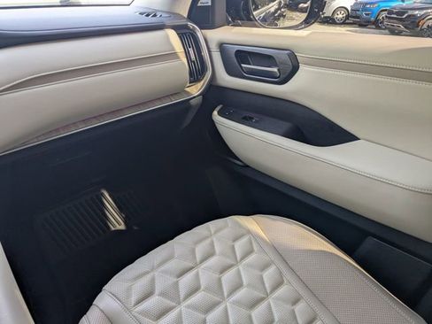 Used 2025 Nissan Armada Platinum w/ Convenience Package image 18