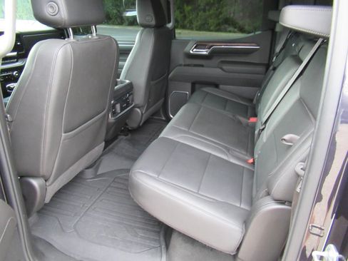 Used 2022 GMC Sierra 1500 SLT w/ SLT Premium Plus Package AWD/4WD image 38